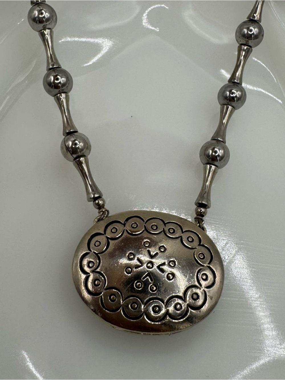 Vintage 1973 Estee Lauder Moonsilver Solid
Perfume Necklace Full Locket Pendant - Picture 5 of 8